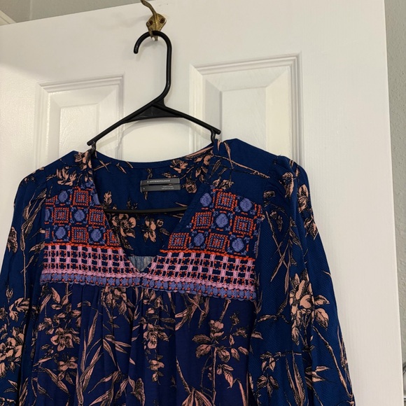 Anthropologie Floral Embroidered V Neck Top Size S - Picture 7 of 11